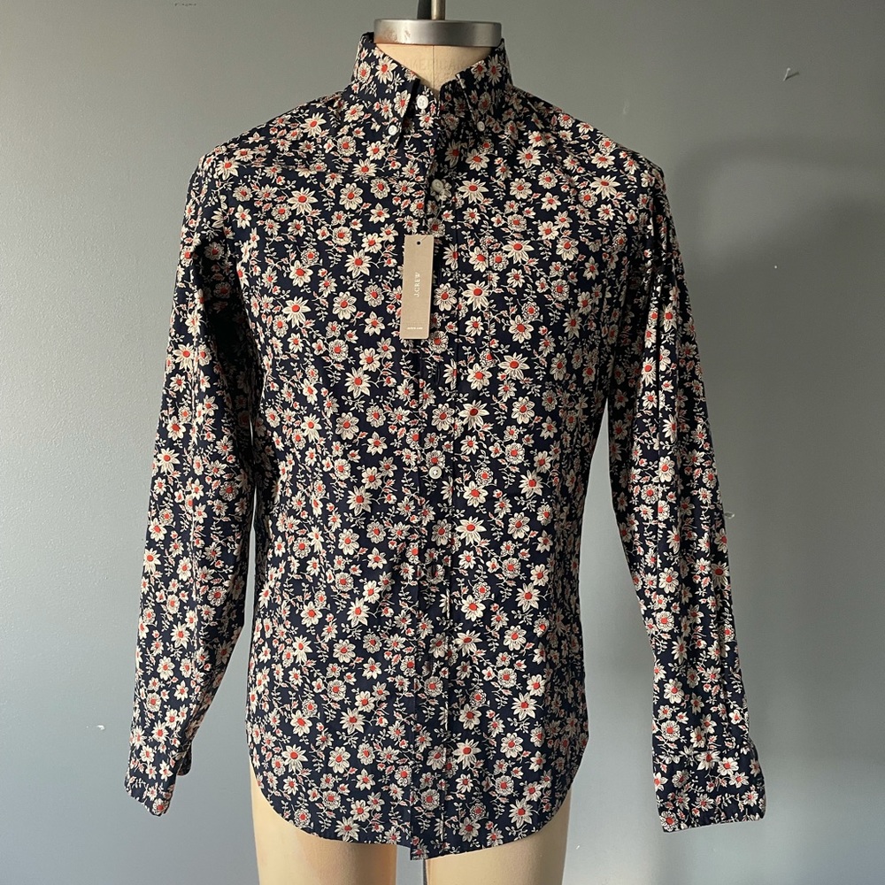 New with tags jcrew long sleeve casual dress shirt. Size small.